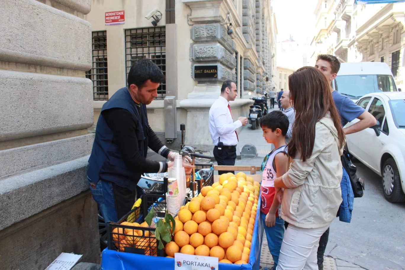 Fresh orange juice at one turkish lira in istanbul