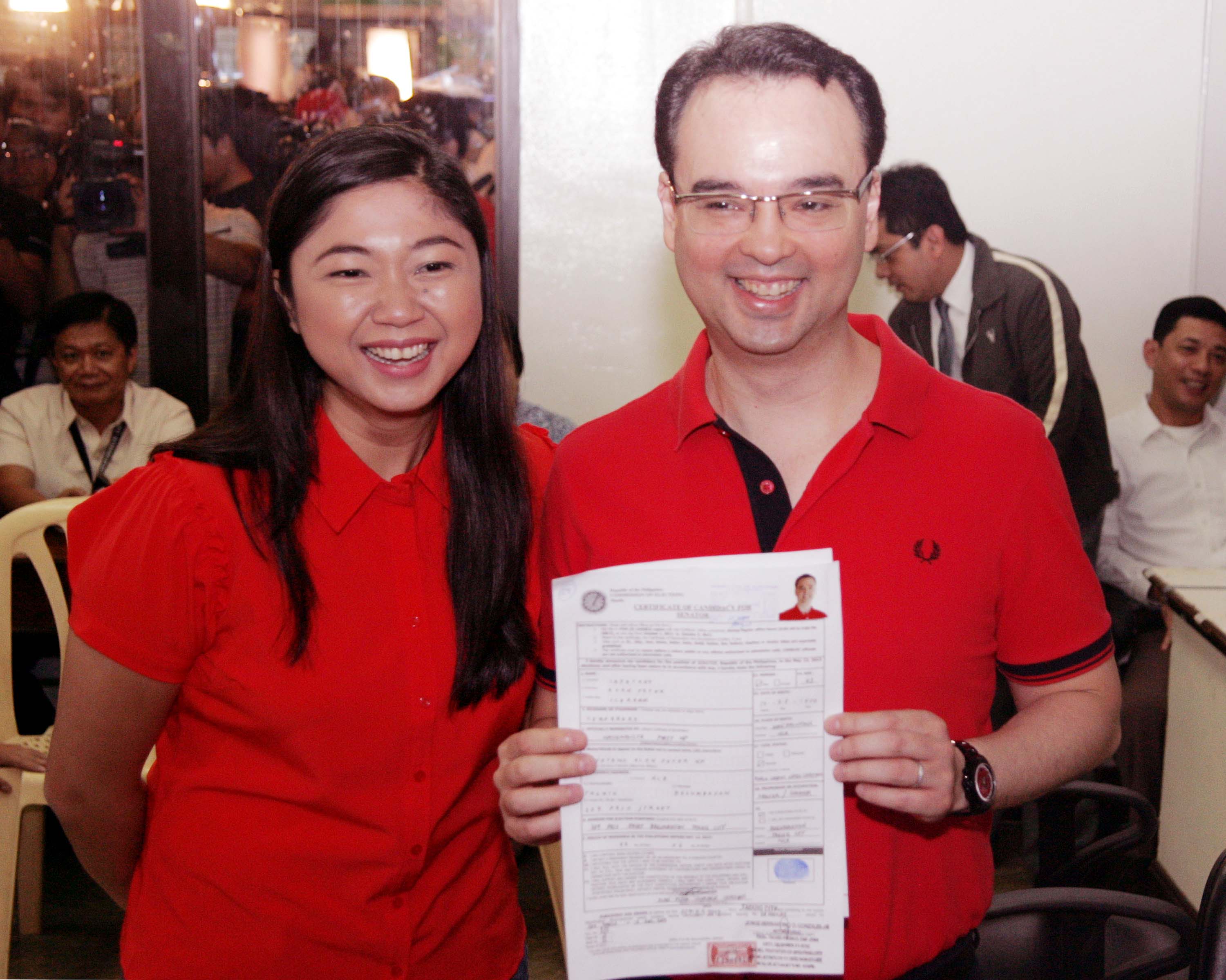 CAYETANO FILE COC Incumbent Nationalist Party Senator Allan Peter Cayetano and his wife Taguig Mayor Lanie Cayetano show the Certificate of Candidacy Friday (october 05,2012) at the main office of the Commission on Election COMELEC in Intramuros Manila (PNA Photo by Avito C.Dalan)acd