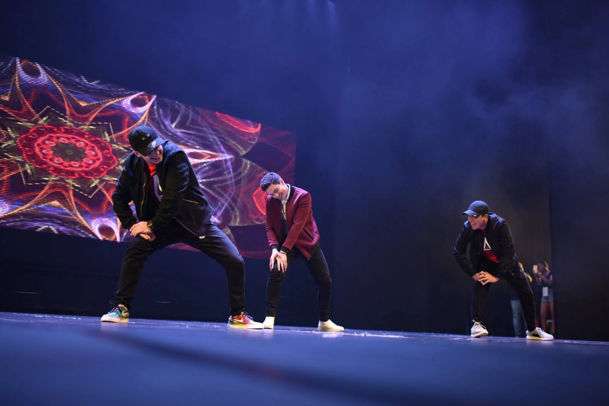 alden richards concert in singapore dance