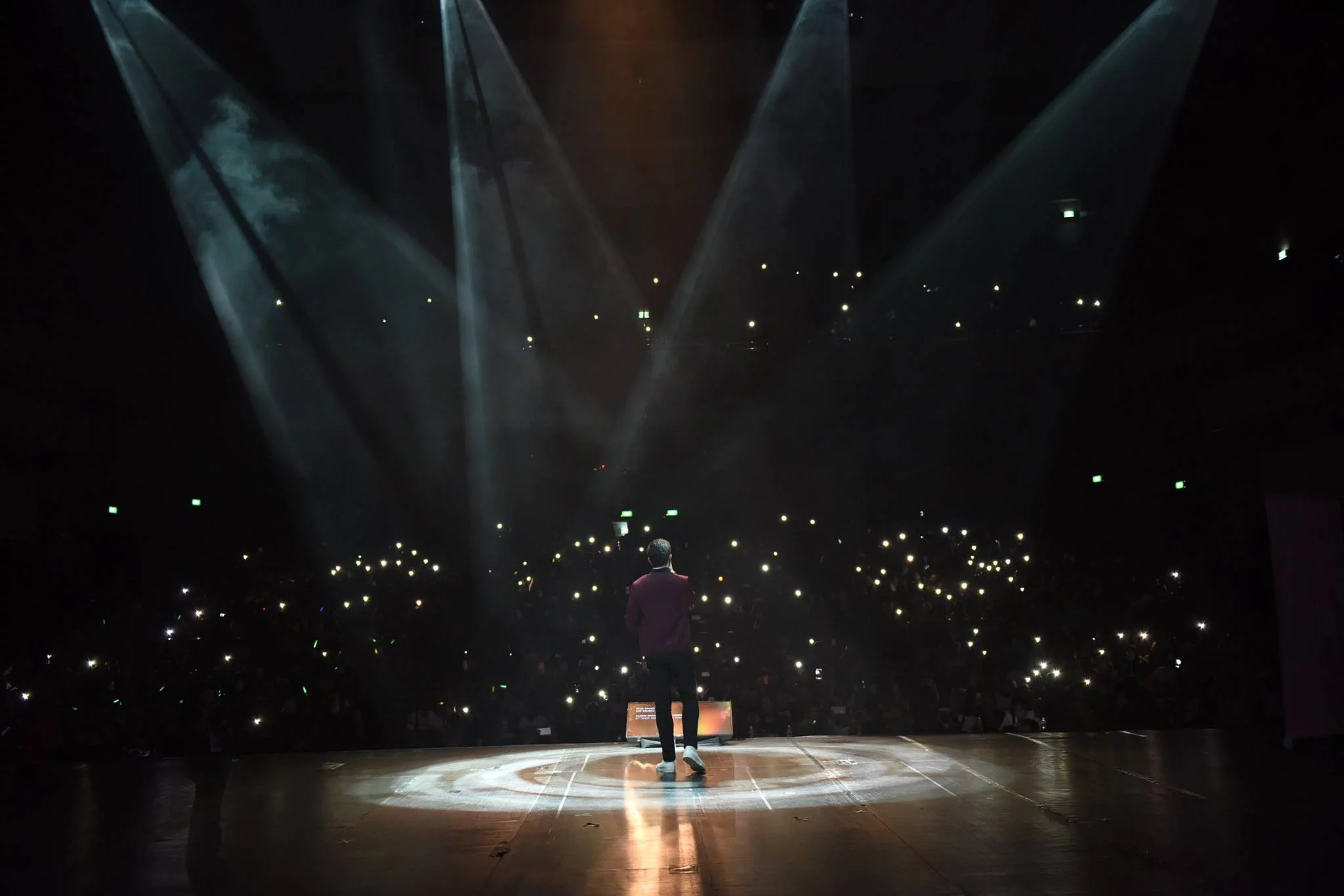 alden richards concert in singapore with crowd