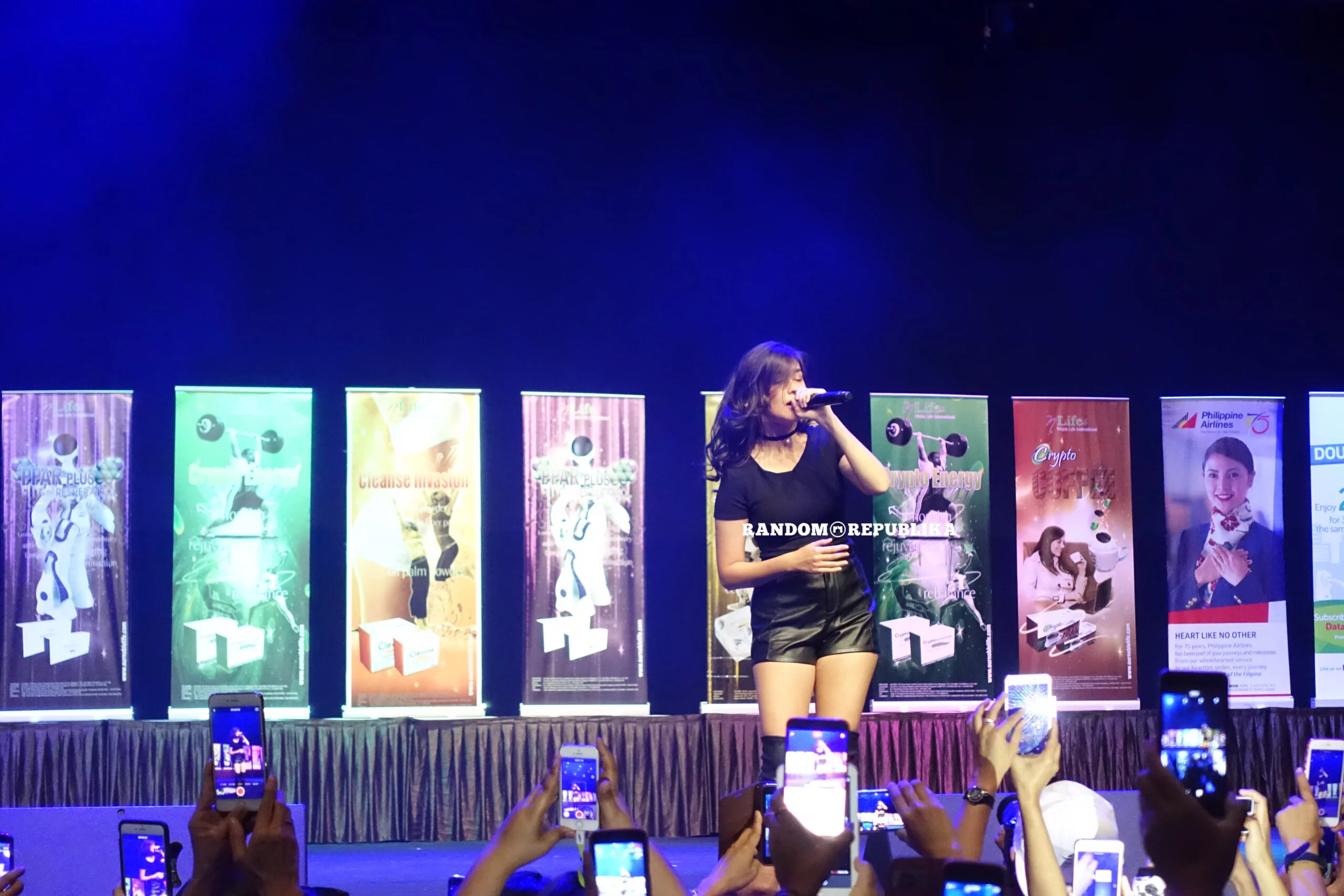 black suit liza soberano singing sexy lizquen live in singapore with filipino dance club singapore