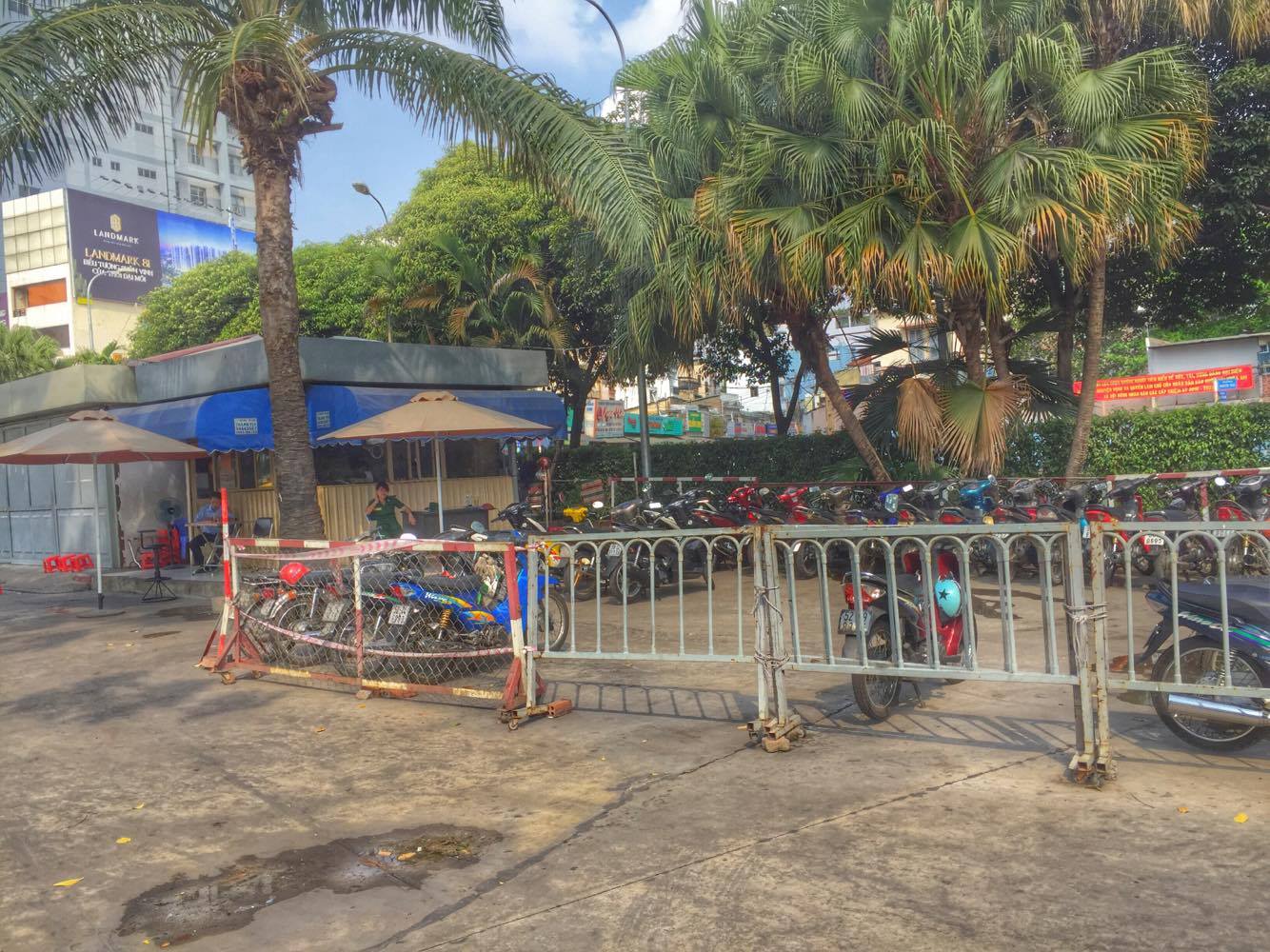 bus interchange near park ben than market ho chi minh saigon vietnam to cao dai temple