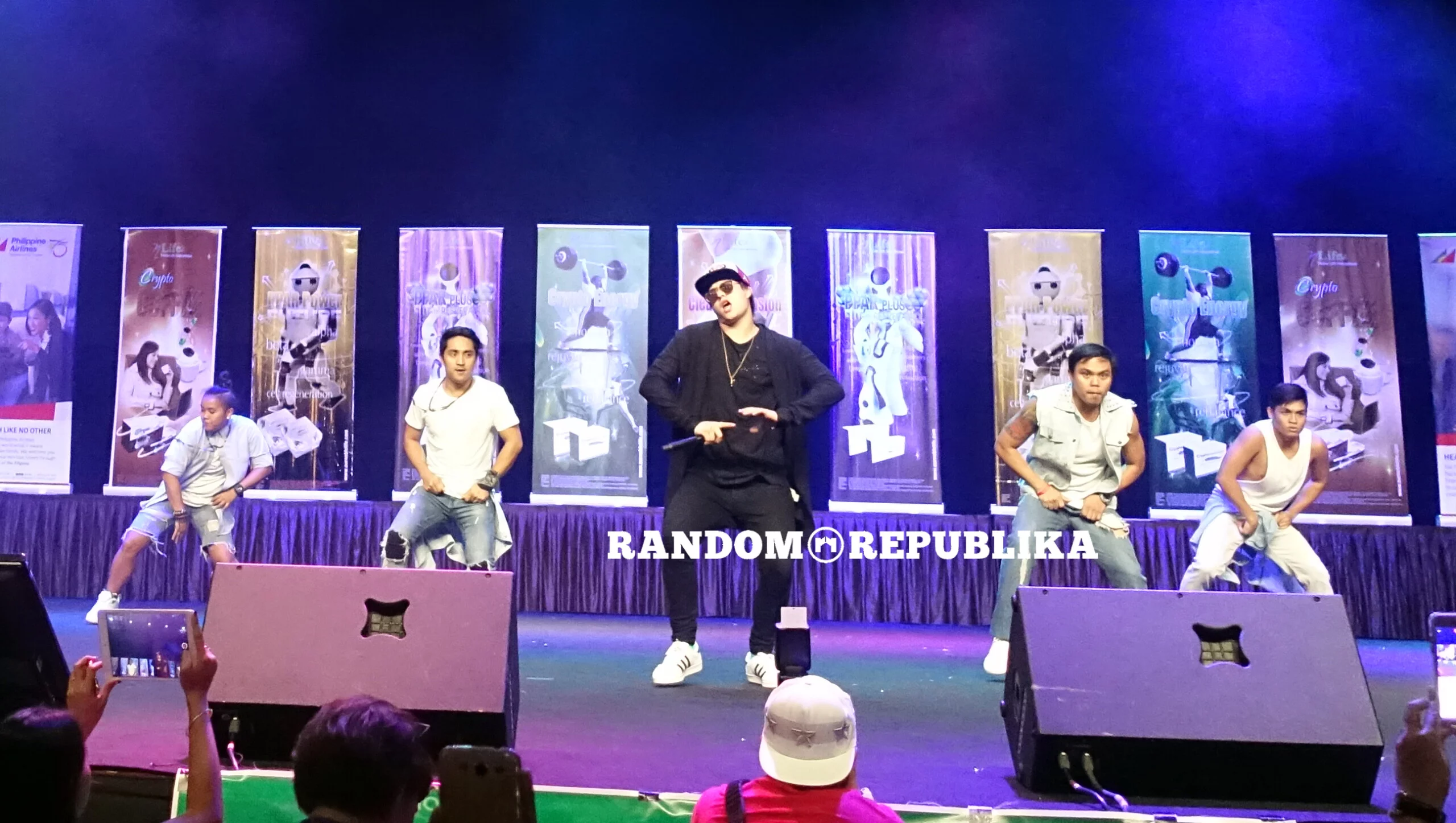 enrique gil dances to trumpets concert in singapore