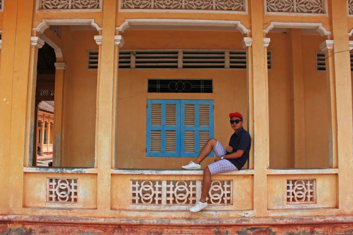 fashion blogger in cao dai temple vietnam ho chi minh saigon