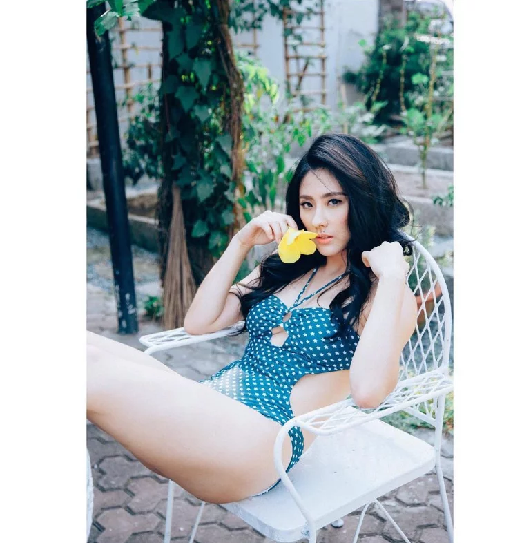 jinri park in bikini summer body