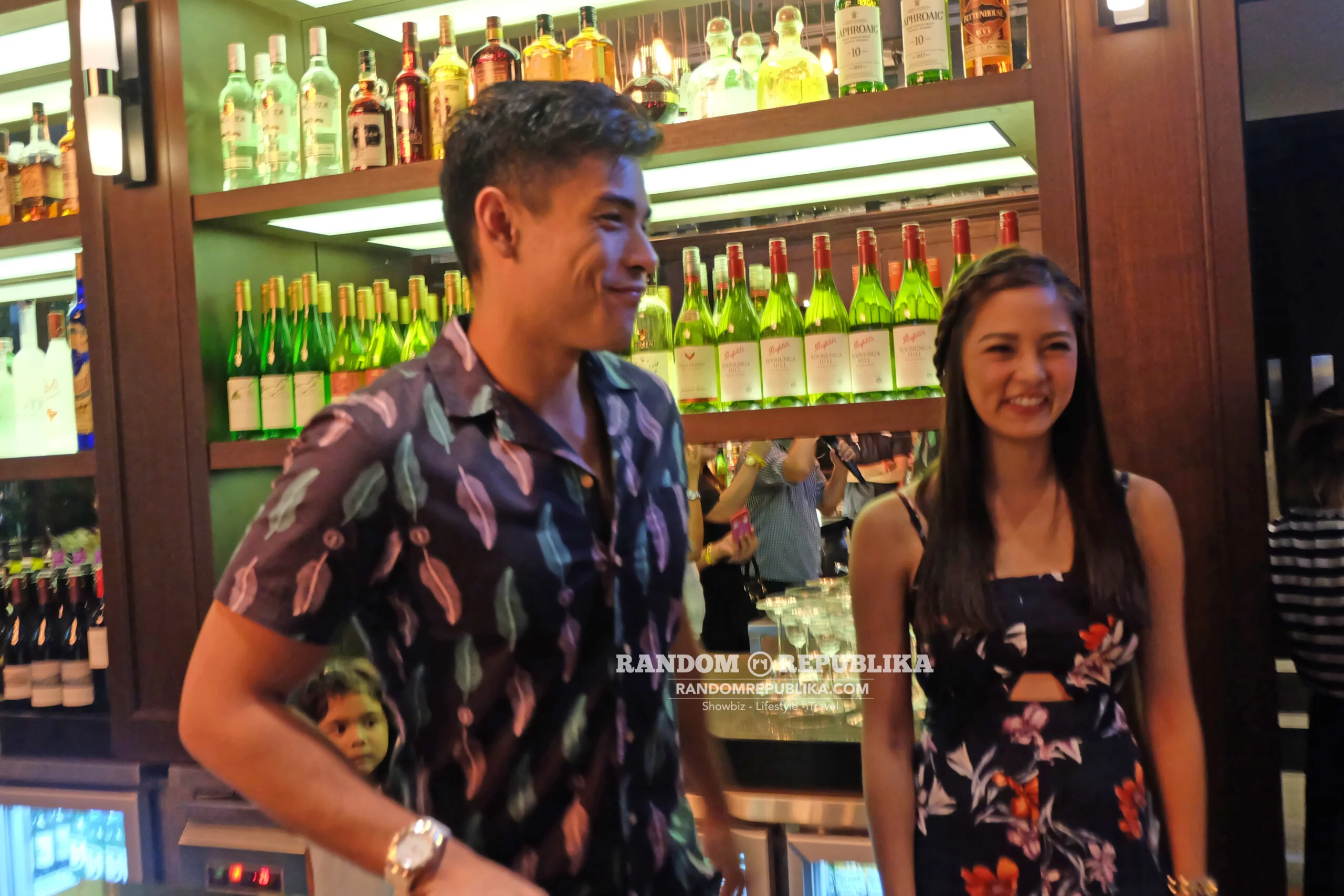 kimxi kim chiu and xian lim welcome dinner in singapore funtasy concert at suntec dallas bar smile