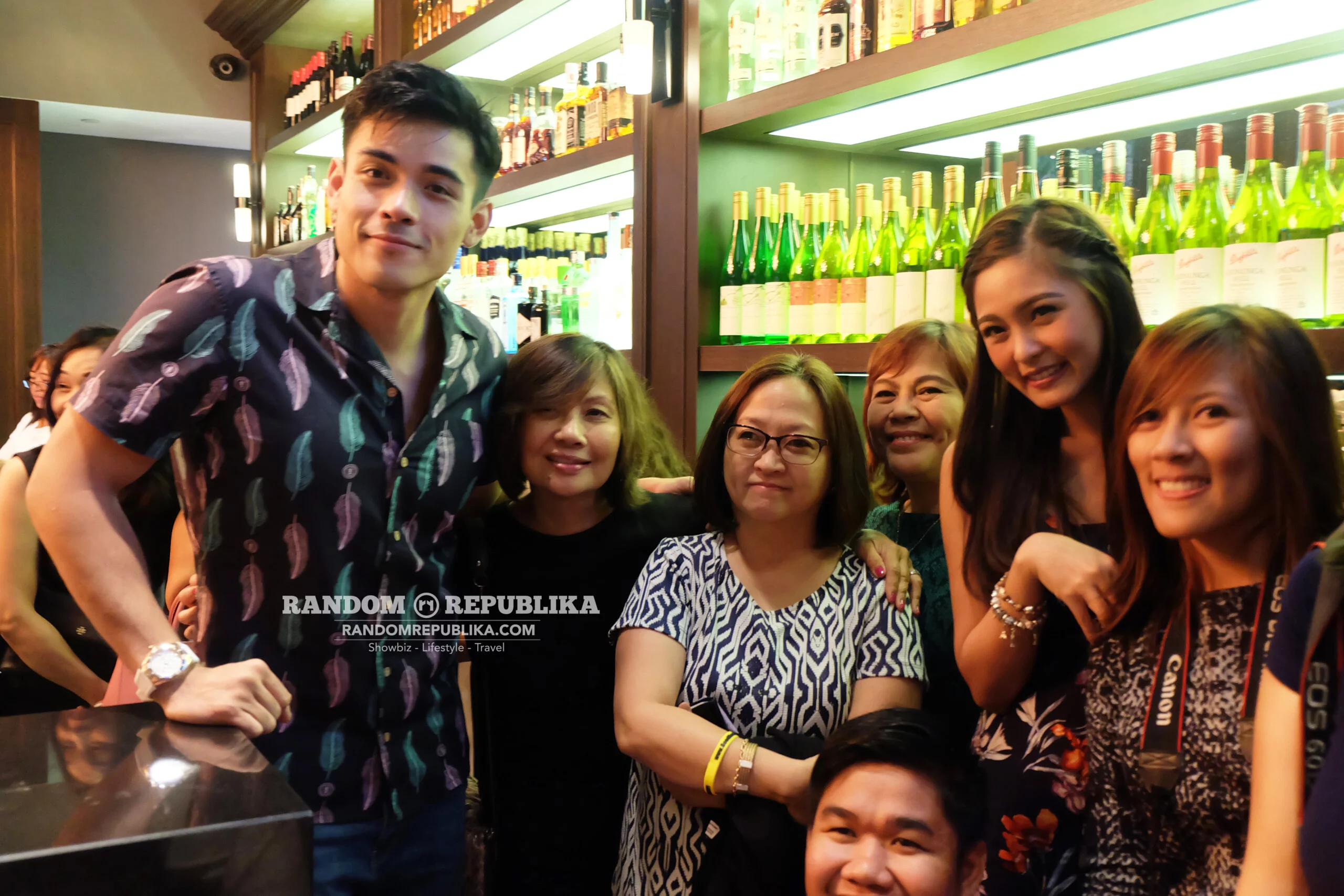 kimxi kim chiu smile and xian lim welcome dinner in singapore funtasy concert at suntec photo session