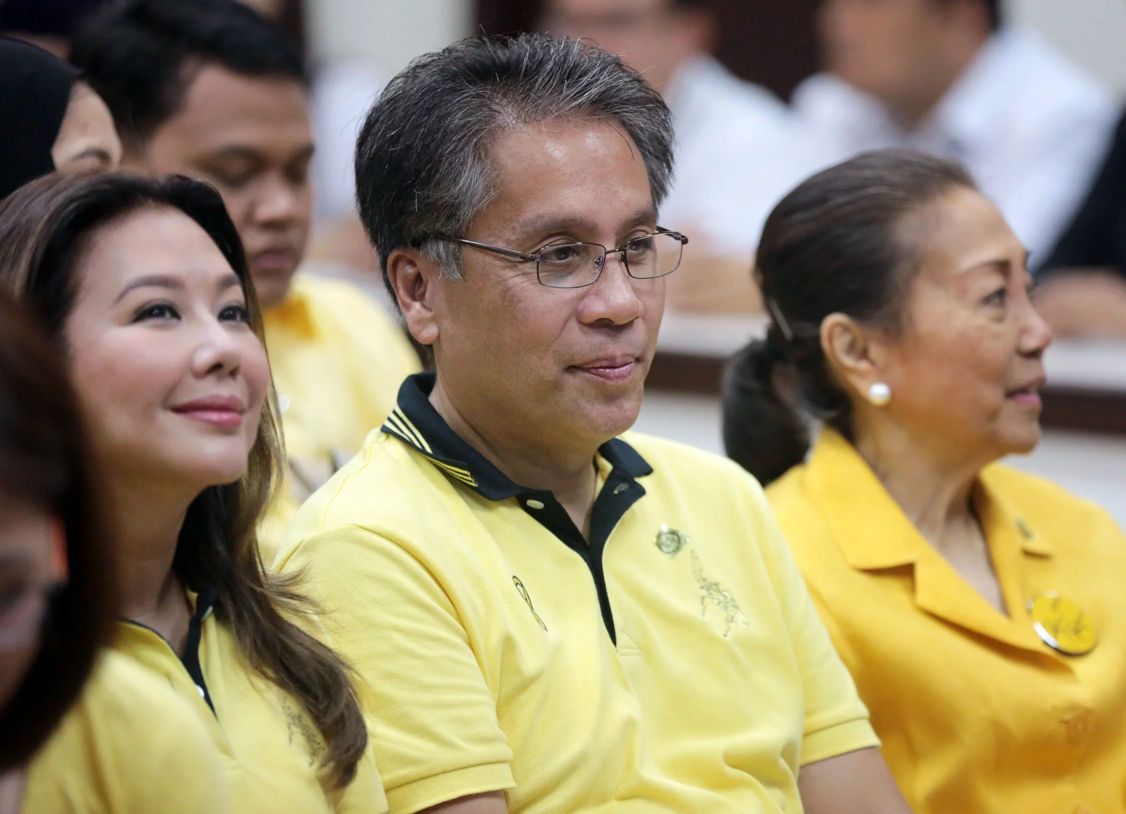 A FAMILY AFFAIR / OCTOBER 15, 2015 Mar Roxas in a pensive mood flank by wife Korina Sanchez and mother Judy Araneta Roxas during his filing of certificate of candidacy at the COMELEC on Thursday, October 15, 2015. INQUIRER PHOTO / GRIG C. MONTEGRANDE