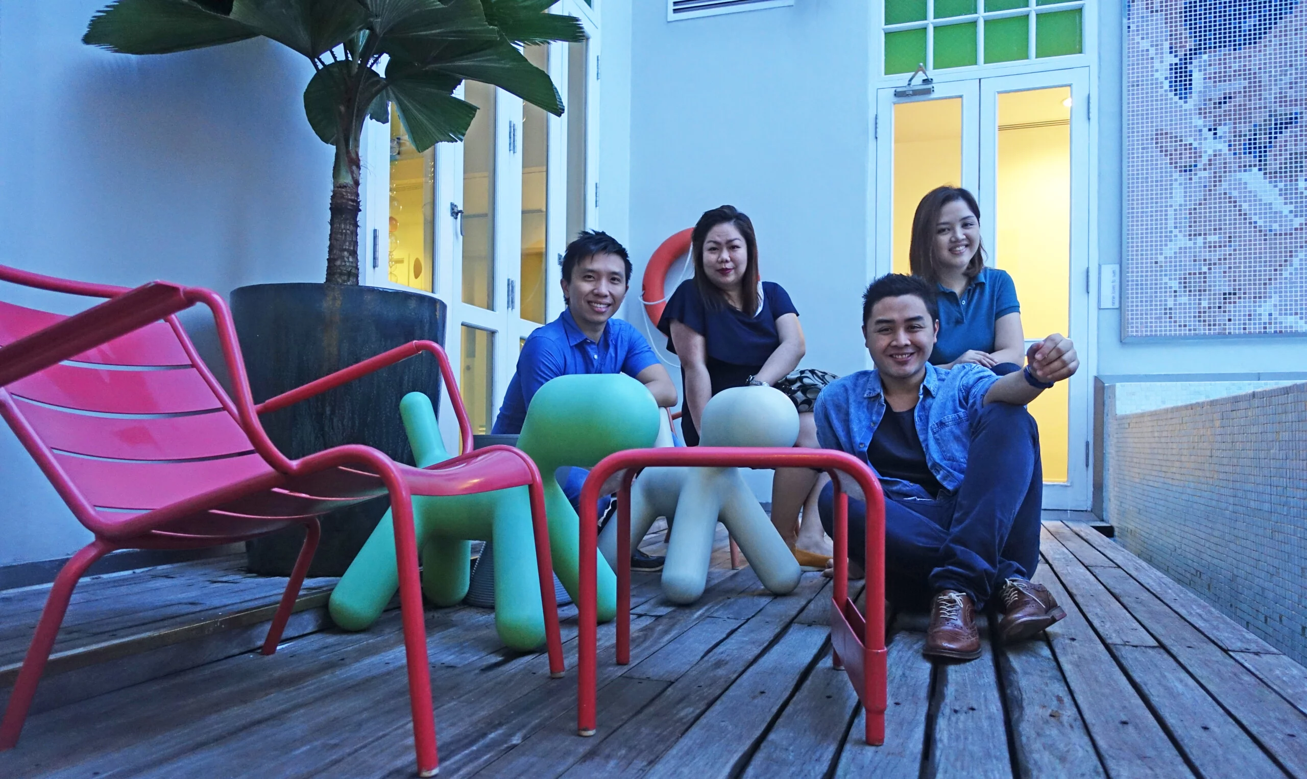 new majestic hotel singapore pool side