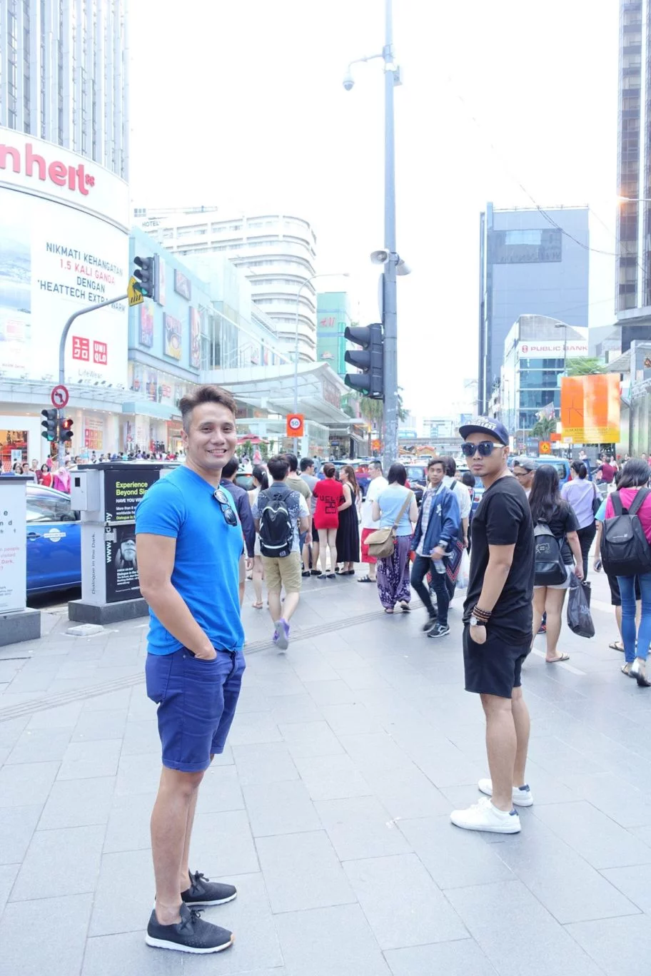 pavilion street kuala lumpur bukit bintang busy pedestrian crossing
