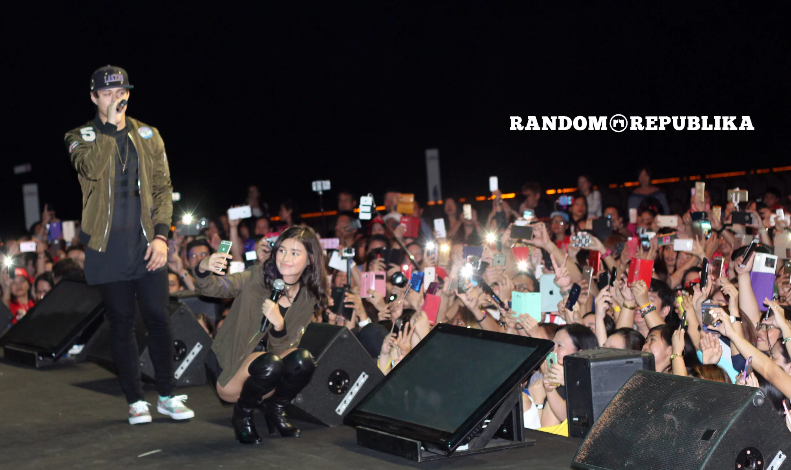 selfie with liza soberano and enrique gil at LizQuen LIVE in Singapore 2016