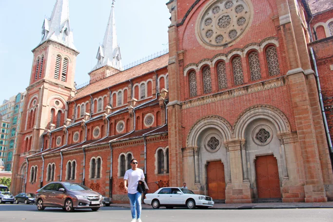 solo walk cathedral notre dama saigon fashion ootd
