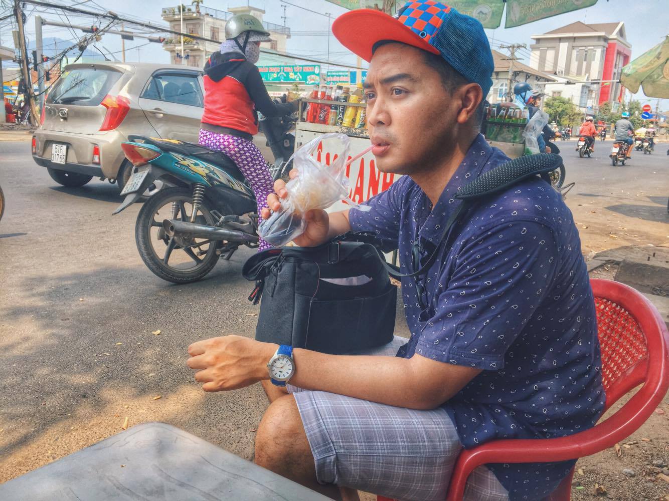 waiting for bus at tay ninh cao dai temply going to ho chi minh saigon bus interchange
